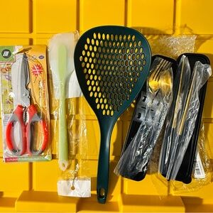 NEW 4 kitchen gadgets: kitchen scissors, spatula, lunchbox spoon box,drain spoon